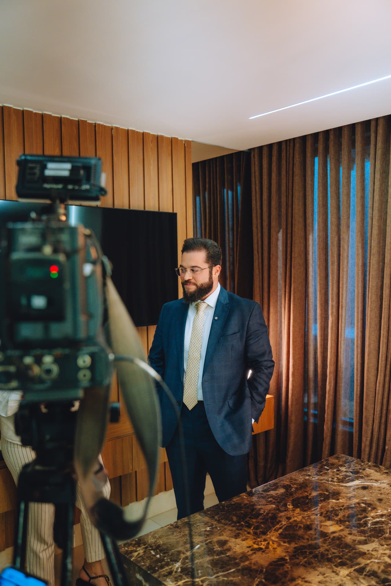 Bastidores de gravação de masterclass no escritório
