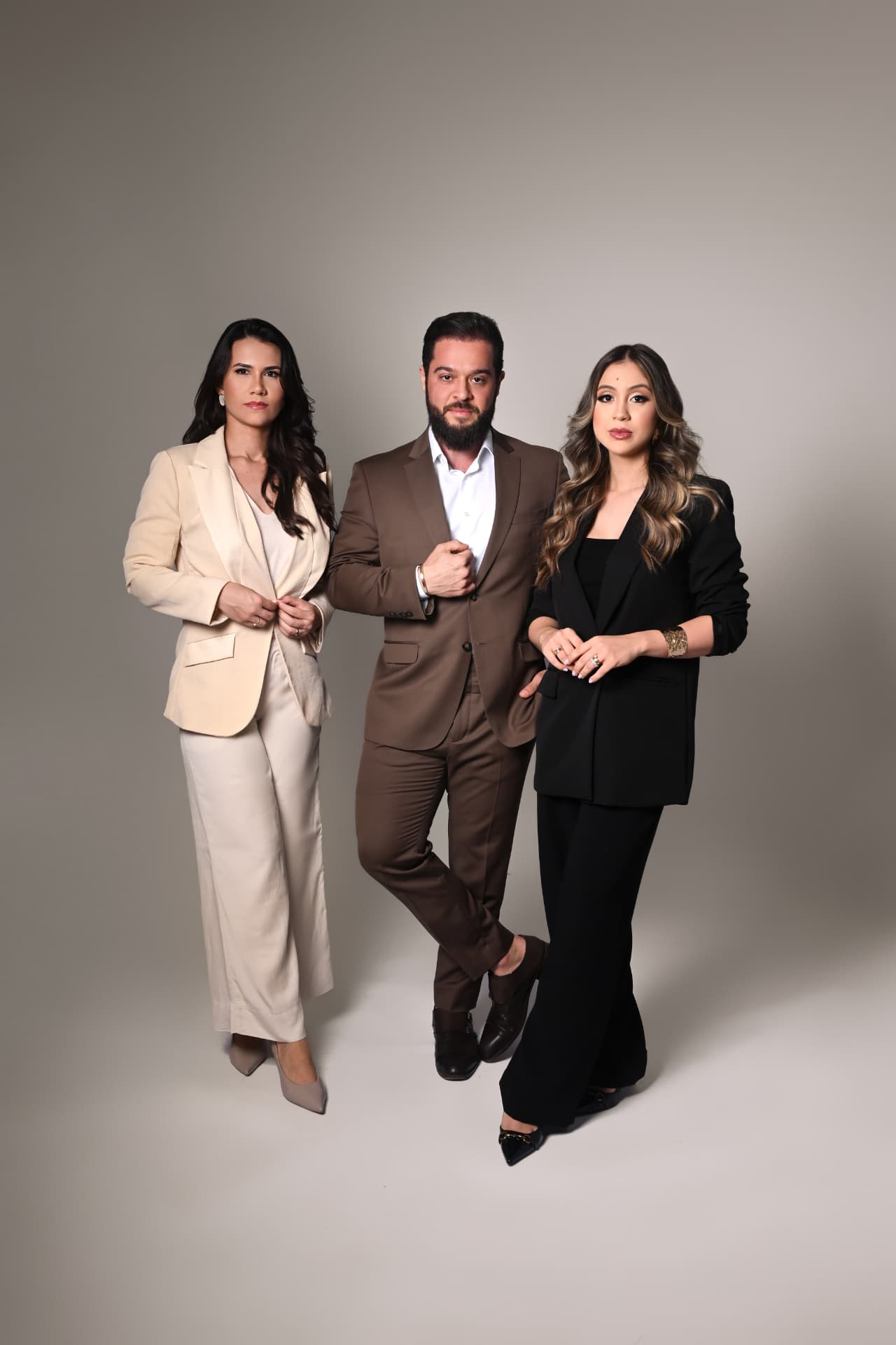 Pedro Alcântara ao lado das sócias Carolina Alcântara e Carolina Diamantino